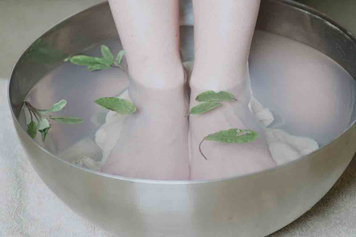 5 Most Effective Foot Baths to Get Rid of Smelly Feet